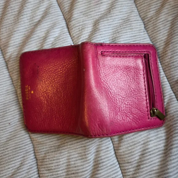 Fossil Pink Leather Wallet - Picture 1 of 4